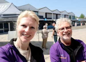 VoorWaards de straat op